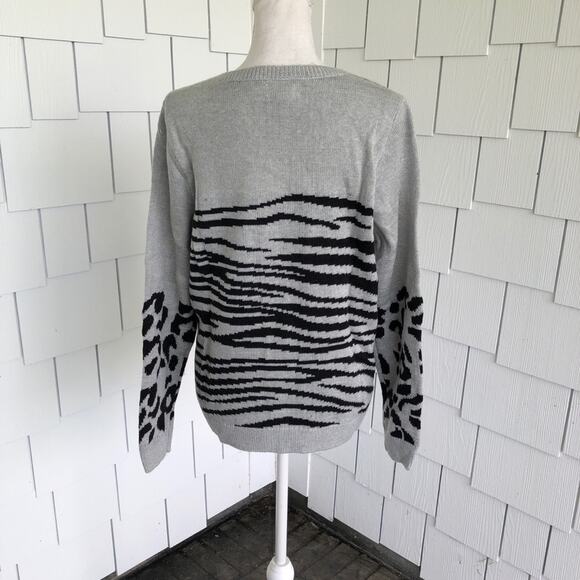 Lucky Brand Women's Gray/Black Animal Print Crew Neck Long Sleeve Sweater - Picture 6 of 6